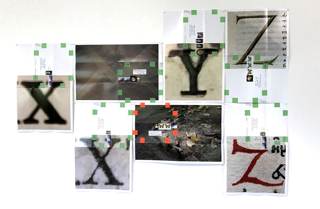 Moyra Davey，《佛祖骸骨》（Skeletal Buddha）局部，2017，112 C-print，胶带、邮资、墨，每件11 4/5 × 17 3/4"。 展场：the Neue Neue Galerie (Neue Hauptpost), Kassel.