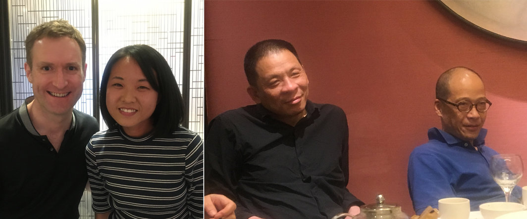 左：李蔼德 （Edward Sanderson）与艺术家李颖珊；右：艺术家林一林与倪海峰.