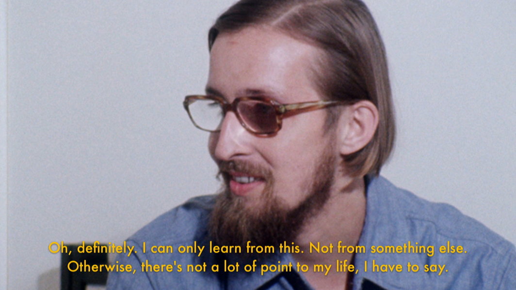 纳伊姆·莫海门，《达卡中央站最后一人》，2015，单频数码影像，有声，时长88分钟.