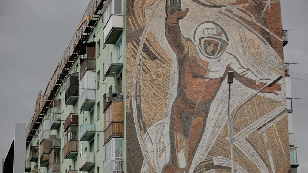 安东·维多克，《这是宇宙》，2014，高清录像，彩色有声，时长20分10秒. “众生永生！”（2014-2017）中的一部分.