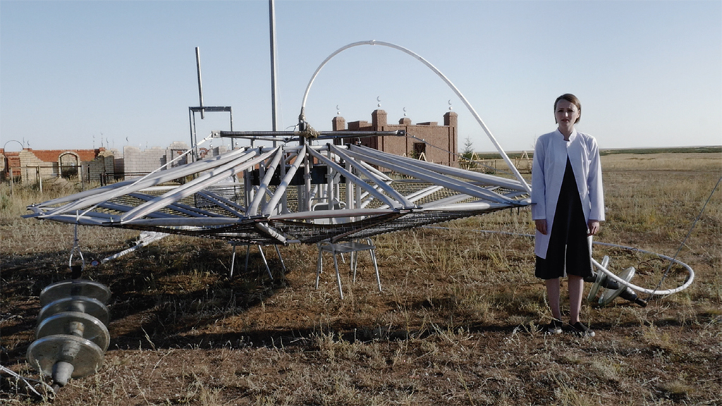 安东·维多克，《共产主义运动是由太阳引发的》，2015，高清录像，彩色有声，时长34分. “众生永生！”（2014-2017）中的一部分.