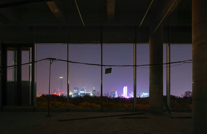乔瓦尼·欧祖拉，《再次失去你，北京》，2017，棉纸上喷墨打印、金属裱框，150 x 216 cm.