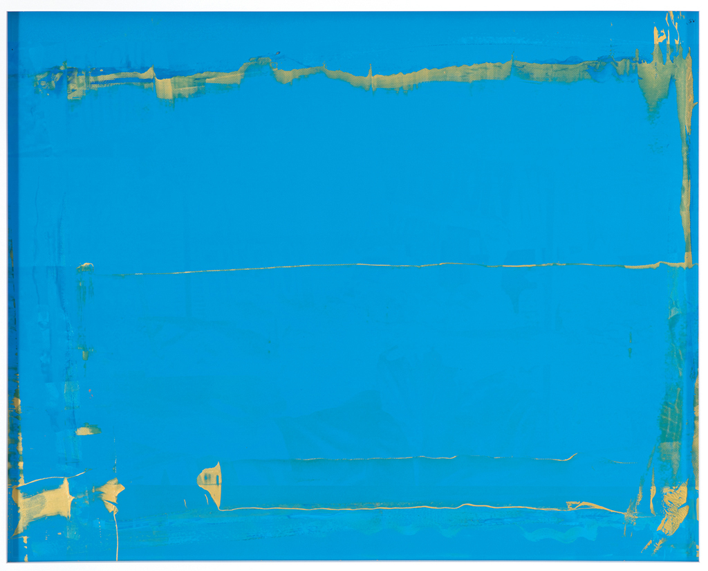 汉克·威利斯·托马斯（Hank Willis Thomas），《自由，此刻（蓝色和金色）》（Freedom Now [blue and gold]），2018，回射塑胶板上丝网印刷，复合材料画框，24 × 30".