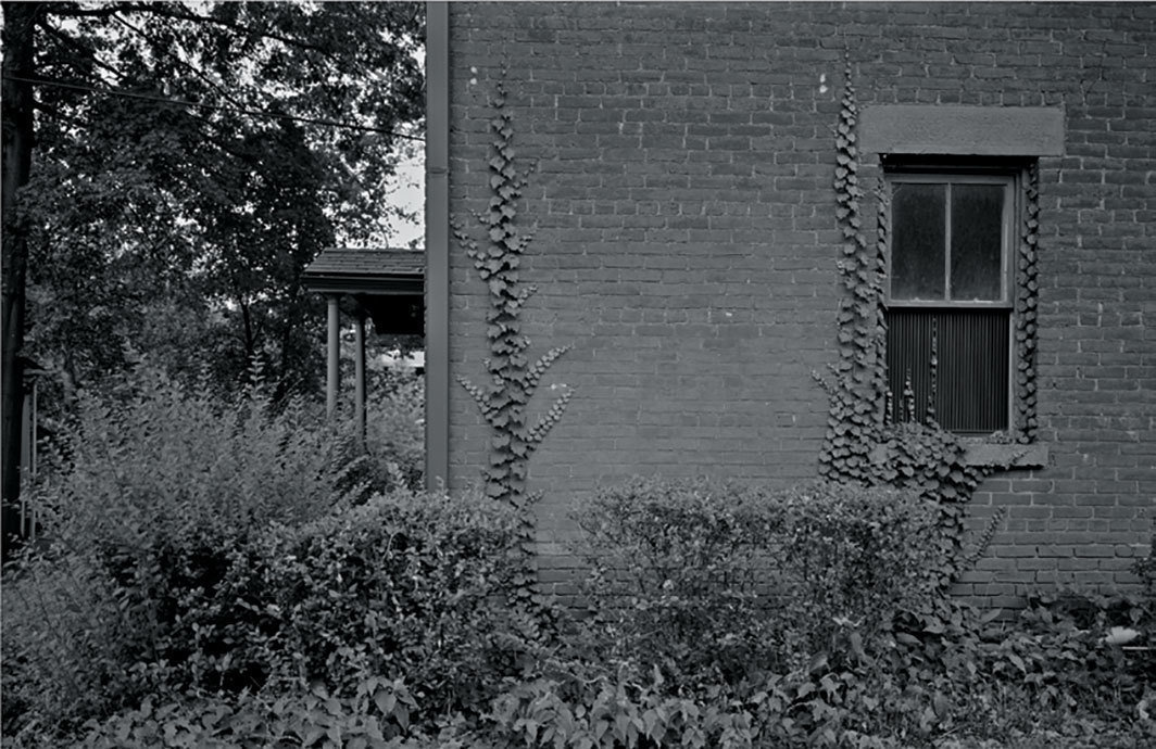 达乌德·贝，《夜晚温柔以至，黑色的：无题#3（Cozad-贝茨小屋）》，2017，喷墨打印，30 x 40’’.