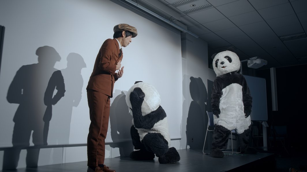 许家维，《黑与白—熊猫》，单频录像装置，52分48秒，2018.