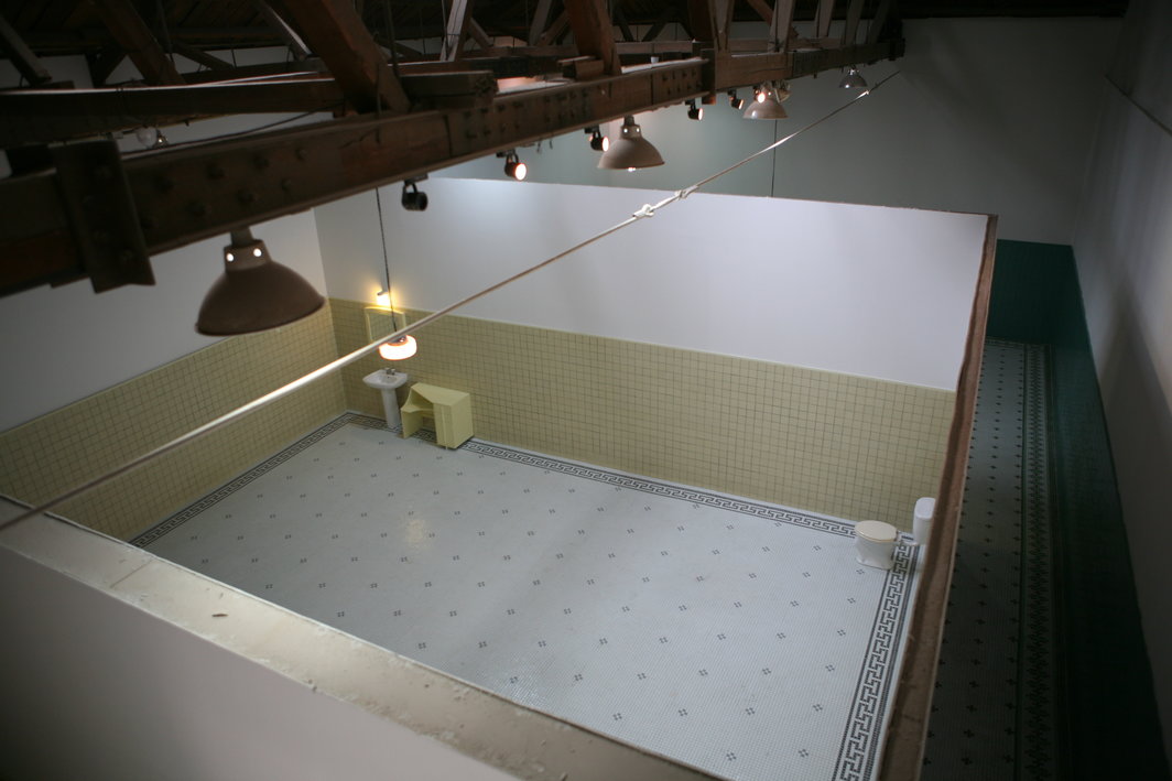 王卫，《故居》展览现场，2009. 艺术家惠允.