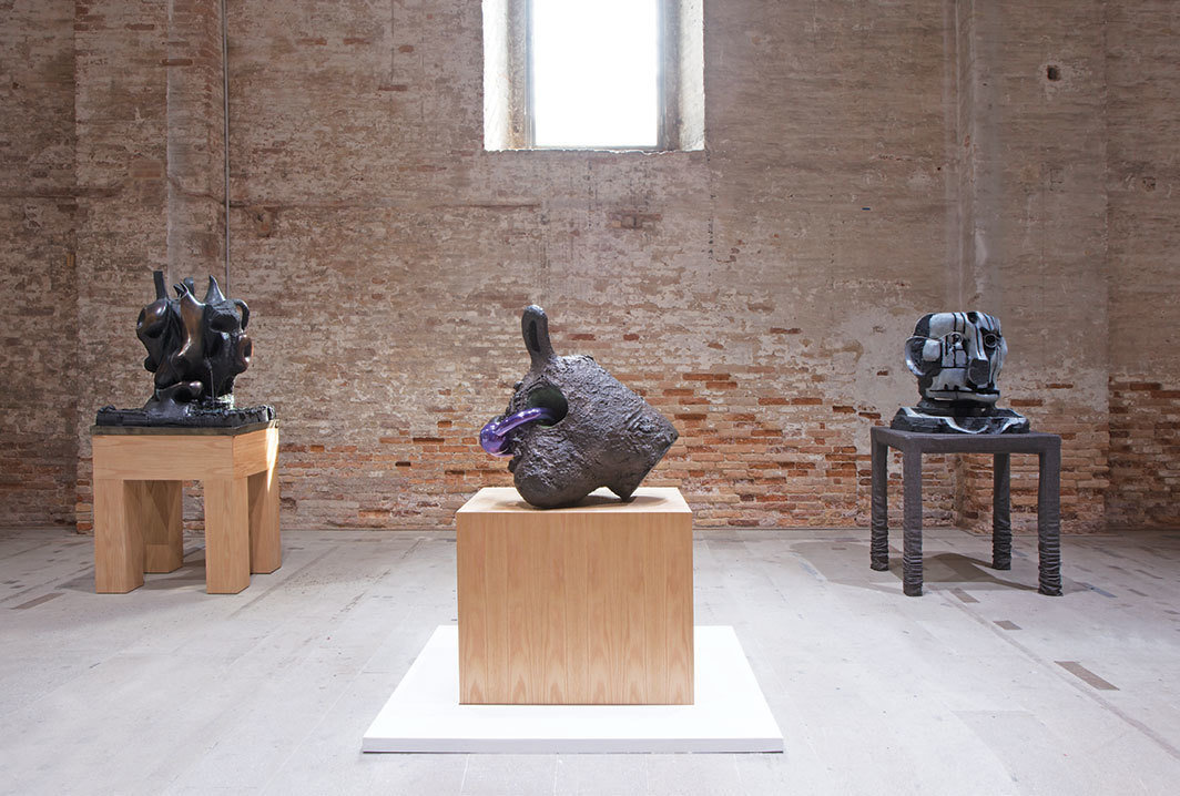 “愿你生活在有趣的时代”，2019，威尼斯军械库展览现场. 图为妮可·艾森曼作品. 摄影：Sebastiano Pellion di Persano.