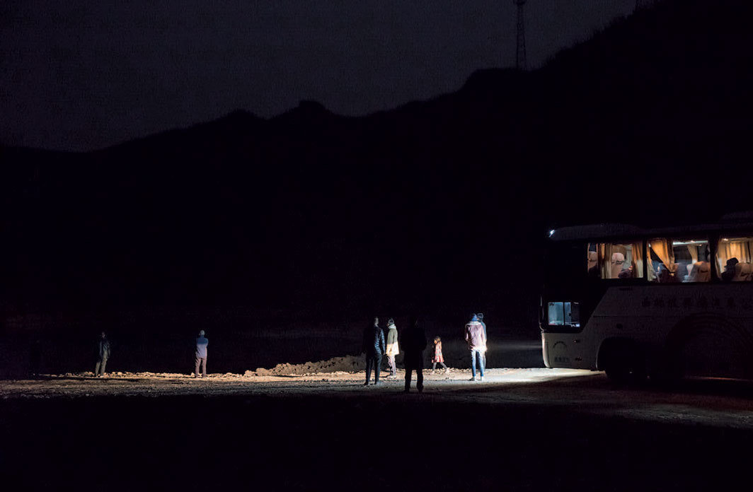 胡波，《大象席地而坐》，2018，4K影像，彩色，有声，230分钟.