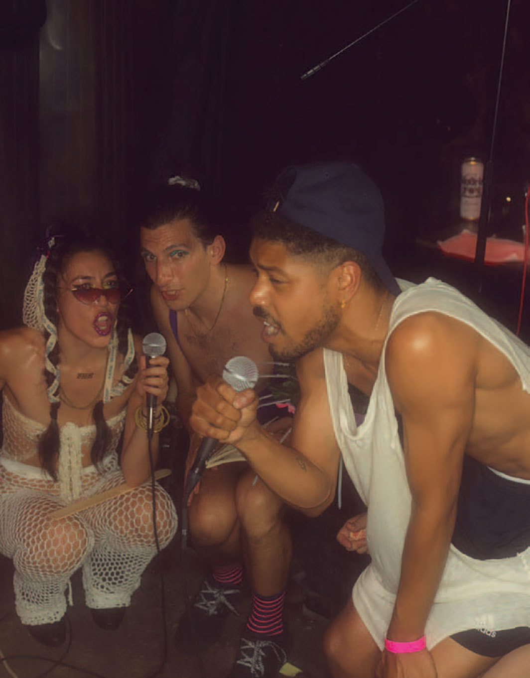 摩根·巴斯奇斯，《革命之间的男同性恋及友人》，2017；表演现场，纽约市地狱（NYC Inferno），纽约，2019年6月29日；摄影：Matt Grubb.