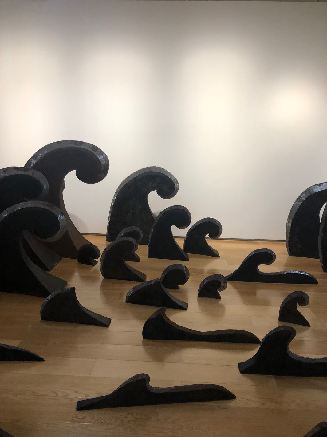 尹秀珍的作品《浪》（2019）在展览现场.