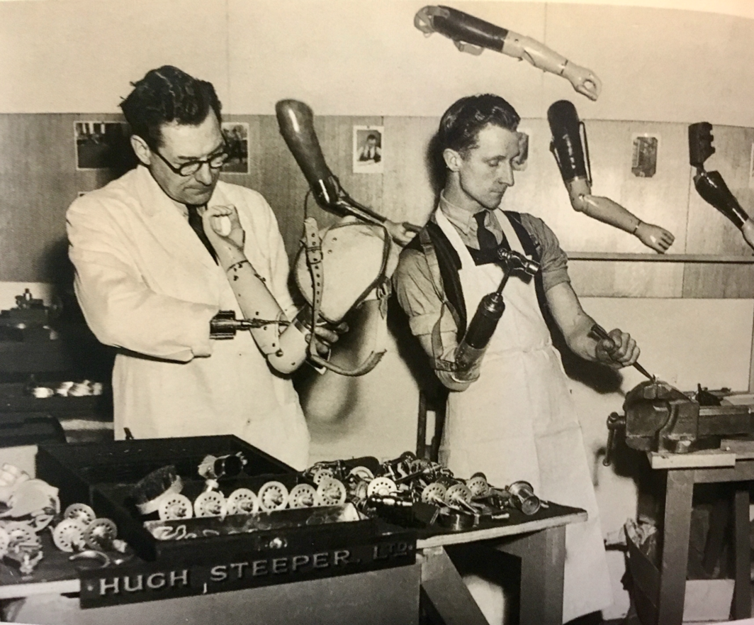 冷战期间愈加成熟的假肢技术成为人工修复受挫的男性身体和男性气概的策略.