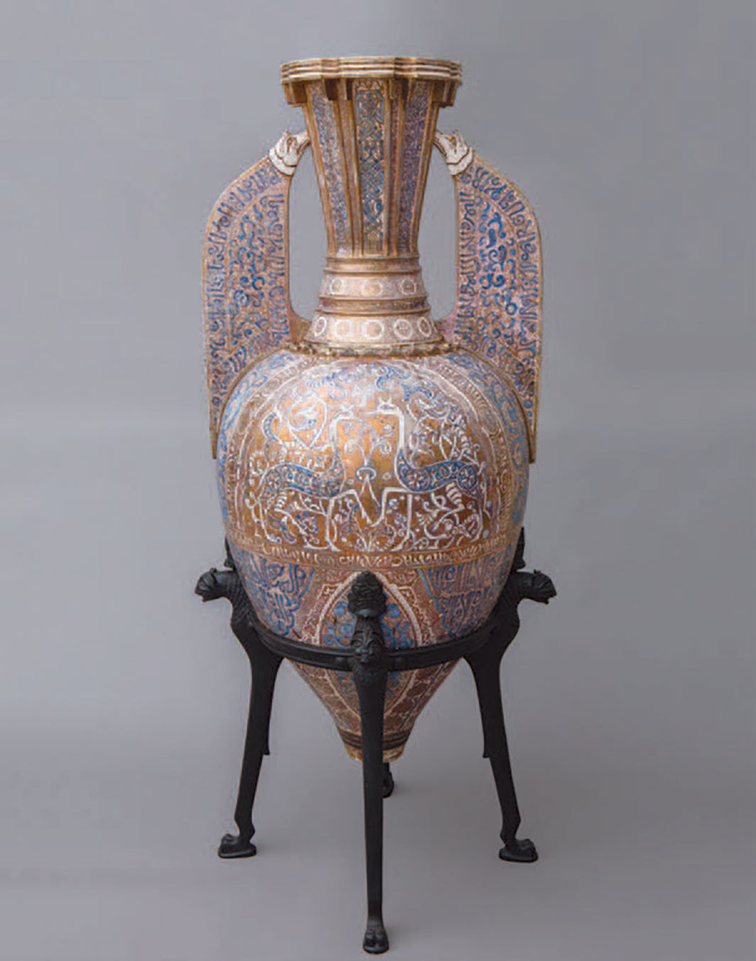 “阿尔罕布拉”花瓶，西班牙，约1800年代，虹彩陶，53 1⁄2 × 25 5⁄8 × 25 5⁄8".