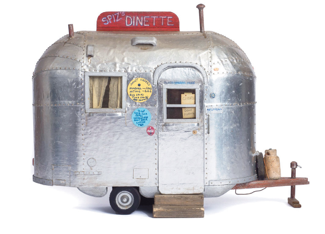 迪恩·格利斯皮埃，《小小餐厅》（Spiz’s Dinette），1998，药剂包装、别针、冰棍棒、香烟锡纸，8 × 16 × 5".
