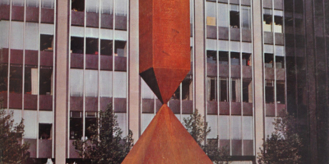 《艺术论坛》1970年9月刊封面（局部），本篇文章英文原文最早发表于同期杂志. 封面作品：巴尼特·纽曼（1905-1970）,《破碎的方尖碑》，考顿钢，高26英尺, 1967. 