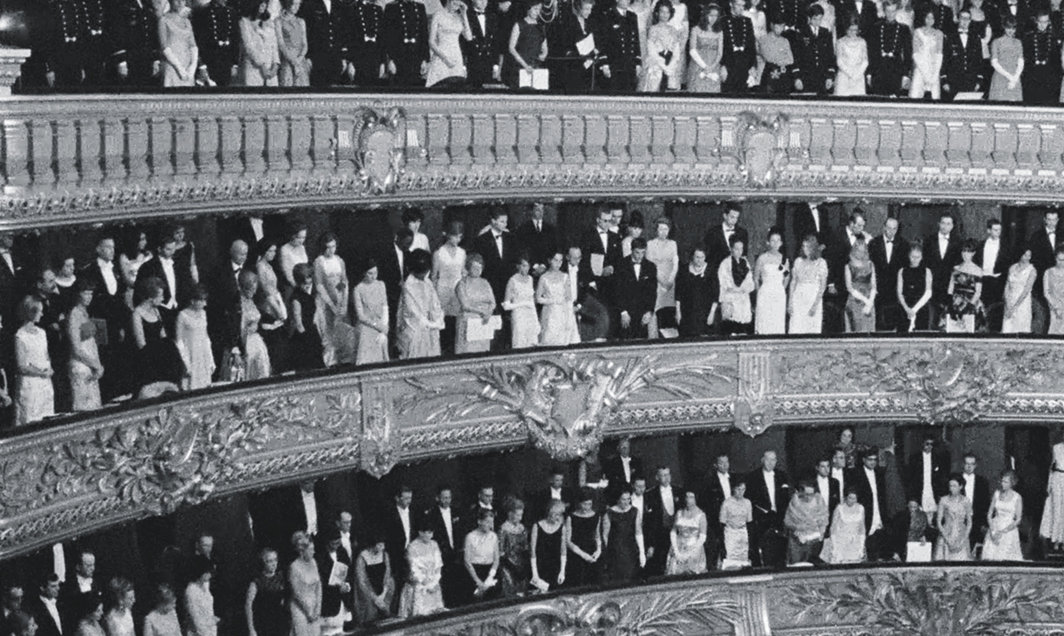 谢尔盖·洛兹尼察，《歌剧院之夜》，2020，2K影像，黑白，有声，19分.