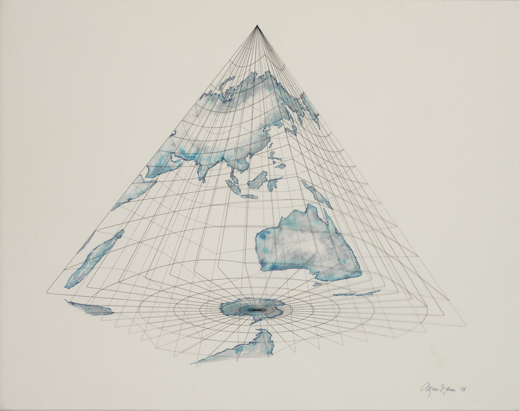 阿格妮丝·丹尼斯，《等向空间中的等轴系统——地图投影：金字塔（从下而上的世界）》1978，水彩、金属印墨、牛皮纸、聚酯薄膜， 24 x 30”. 