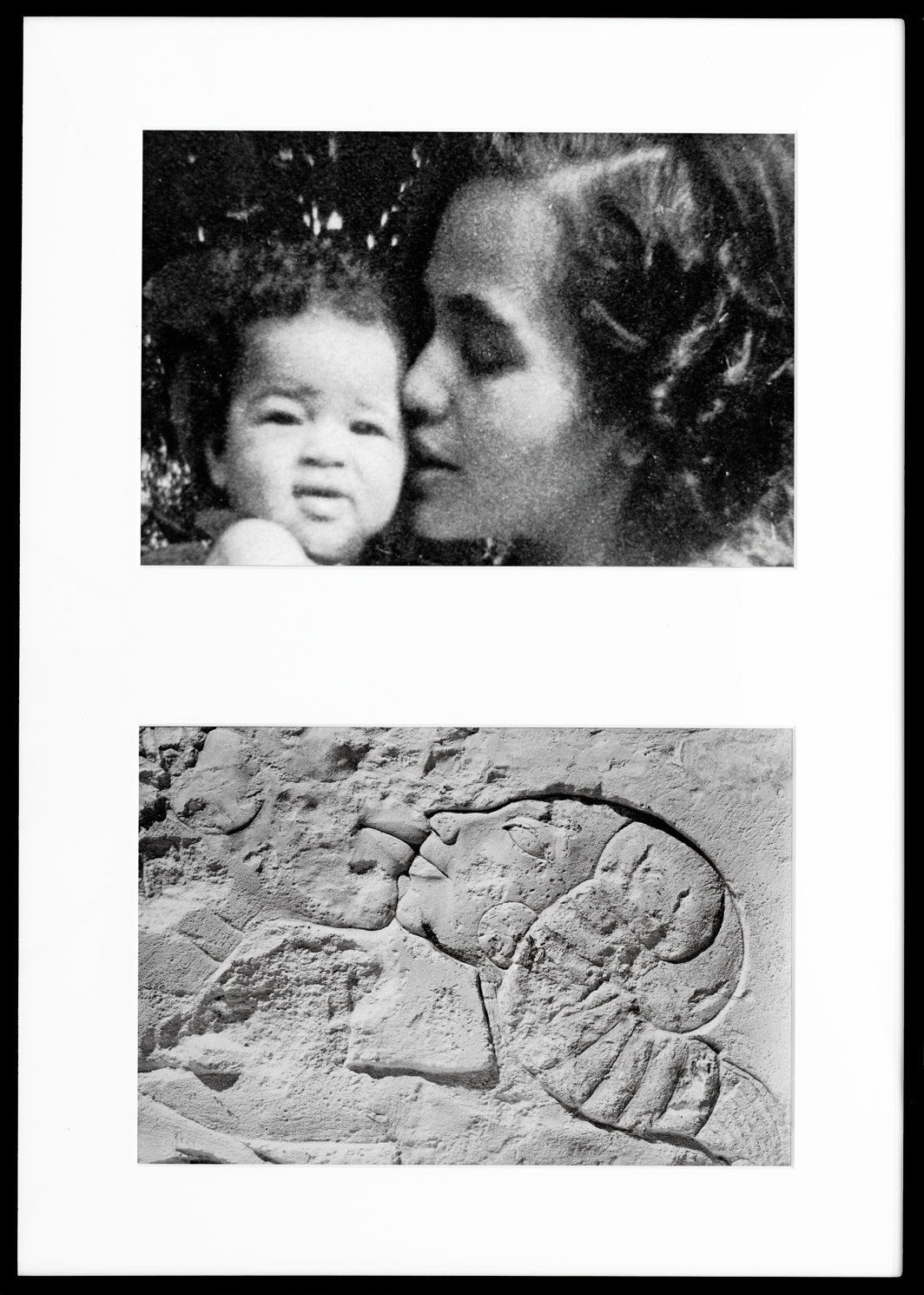 洛兰·格拉迪，《混血家庭相册（母亲的吻），左：坎迪斯和德沃尼亚；右：娜芙蒂蒂与其女》，1980/1994，双联照，Cibachrome复制照片，整体尺寸37× 26”. 取自《混血家庭相册》，1980/1994. © Lorraine O’Grady/Artists Rights Society (ARS), New York.