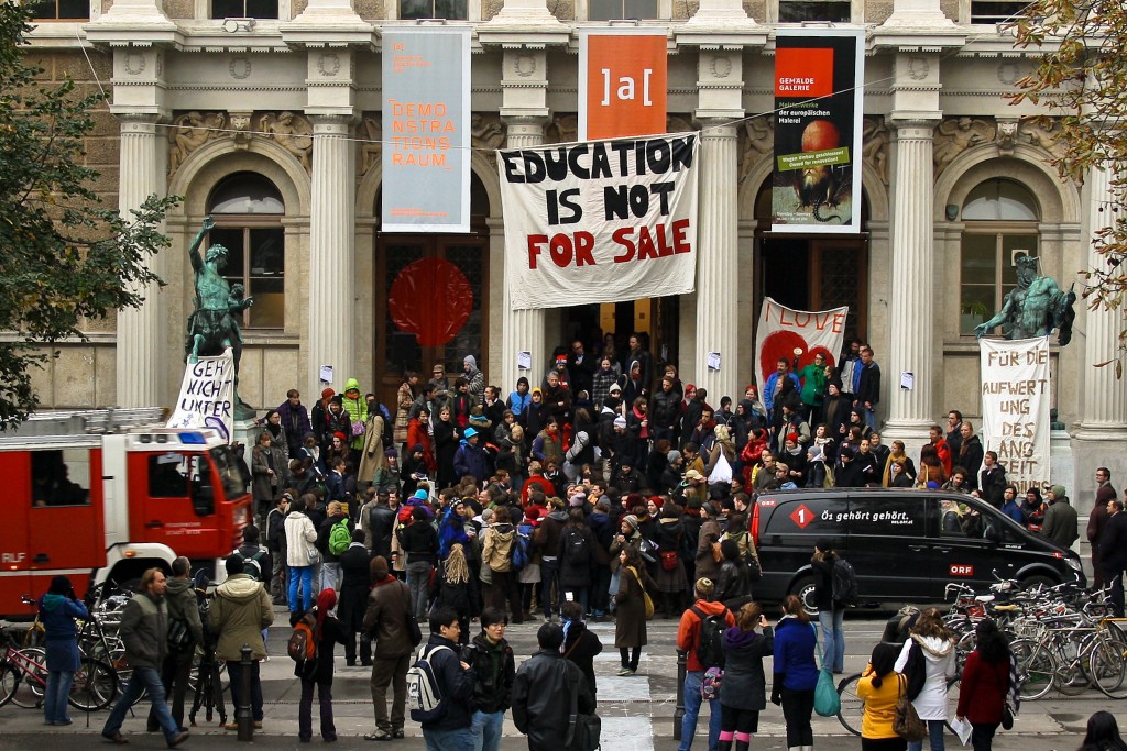 2009年10月，维也纳艺术学院被罢工罢课的学生、教职员工占领.
