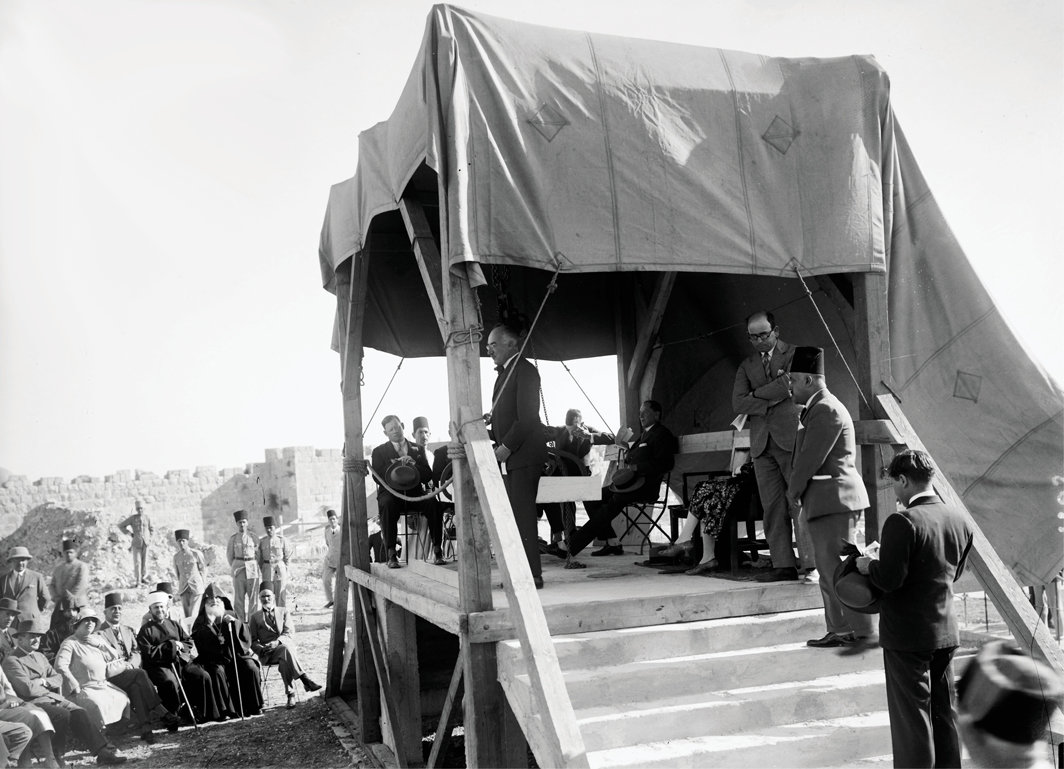 巴勒斯坦考古博物馆（Palestine Archaeological Museum，现名洛克菲勒博物馆）奠基仪式，耶路撒冷，1930年6月19日. 图片：美国国家图书馆.