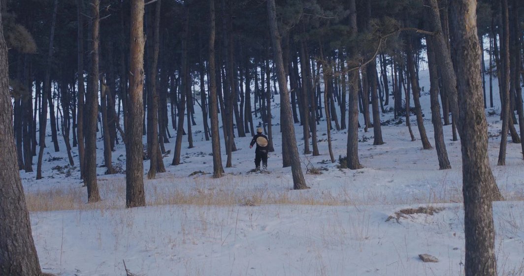 王拓，《哭阵门》静帧，2021，双频4K影像，彩色有声，时长30分钟.