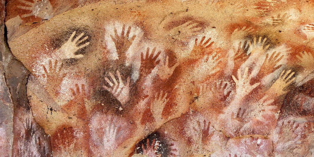 阿根廷“手洞”（Cueva de las Manos），可追溯至13000年前. 图片：Pablo Gimenez/Wikipedia Commons.