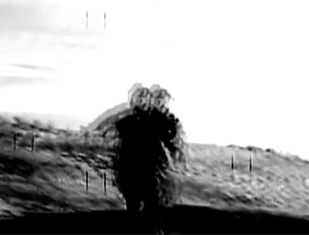 巴塞尔‧阿巴斯和茹安妮‧阿布-拉赫梅，《崩塌》，2009，数码影像，黑白，有声，8分20秒.