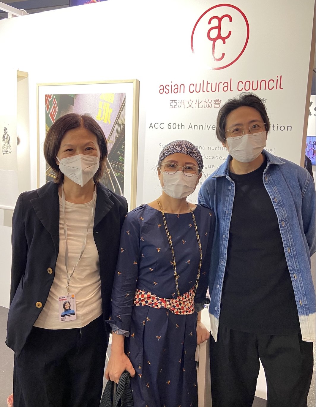 从左至右：亚洲文化协会香港负责人Josephine Wai，艺术家林岚和黄荣法.