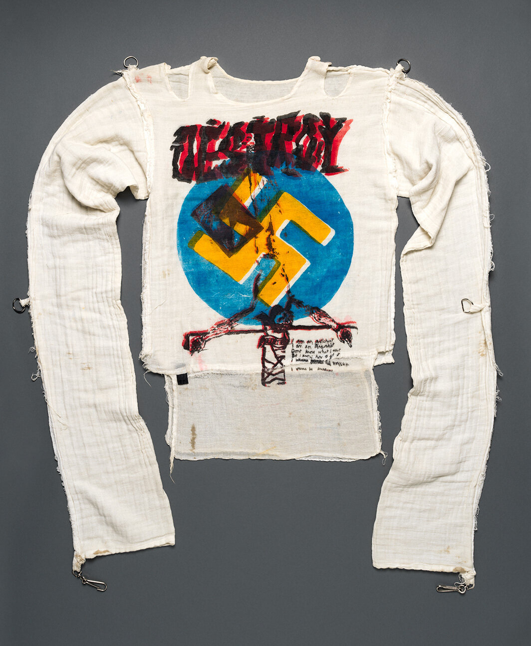 薇薇安·韦斯特伍德和马尔科姆·麦克拉伦，上衣，1977，棉布上丝网印刷，金属. 来自“煽动分子”商店. 