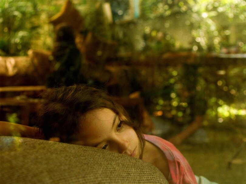 莉拉·阿维莱斯，《图腾》，2023，彩色，有声，95分钟. 索尔（Sol, 耐玛·桑提斯[Naíma Sentíes]饰）. 
