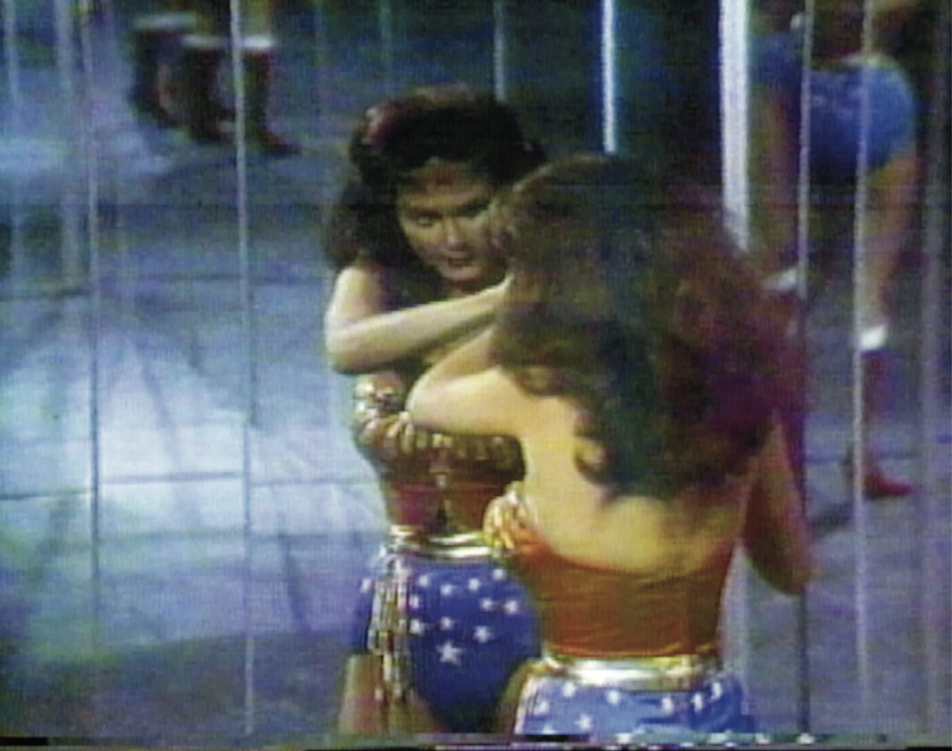 达拉·贝恩鲍姆，《科技/转化：神奇女侠》，1978-79，录像，彩色，有声，时长5分50秒. 