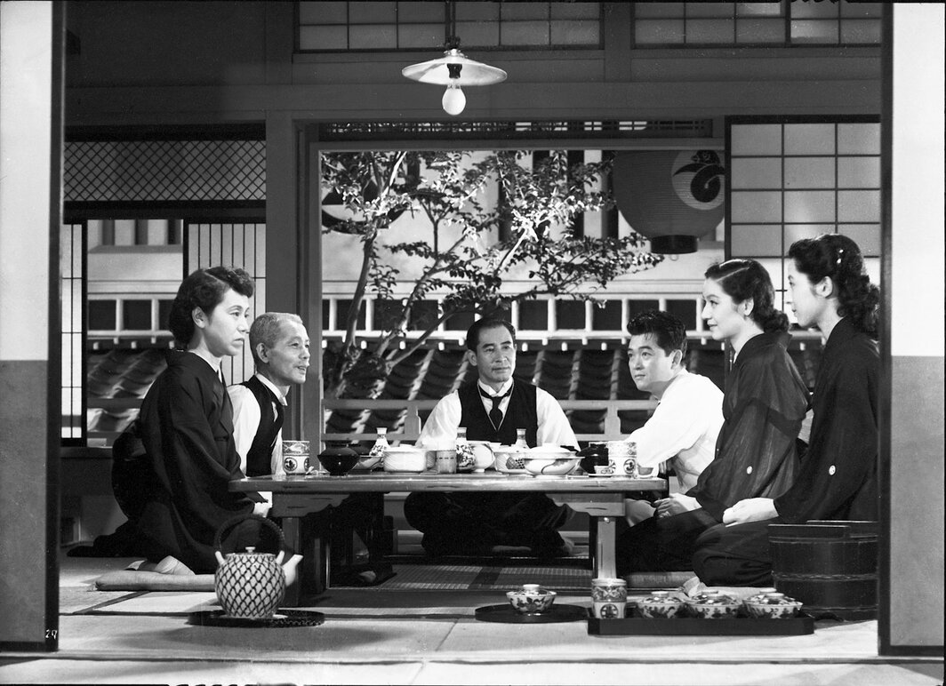 小津安二郎，《东京物语》剧照，1953. 黑白有声，片长136分钟.