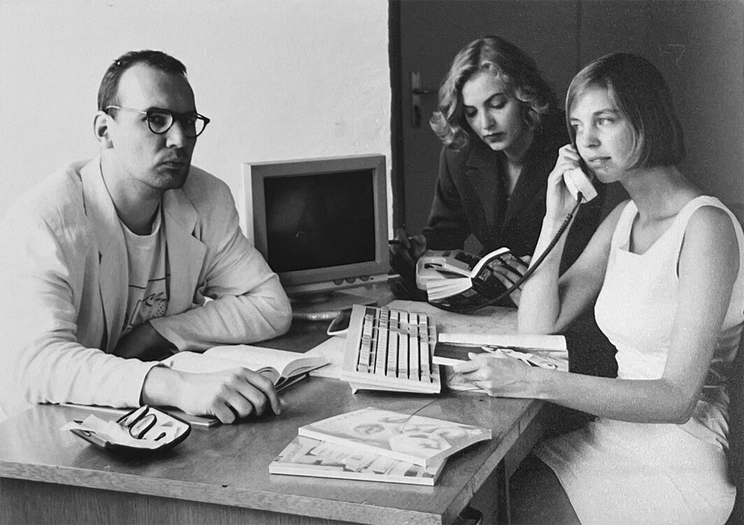 《艺术文本》的斯蒂芬·杰尔默（Stefan Germer）、安妮特·希弗特（Annette Sievert）和伊莎贝尔·葛诺，科隆，1991，摄影：Andrea Rostásy.