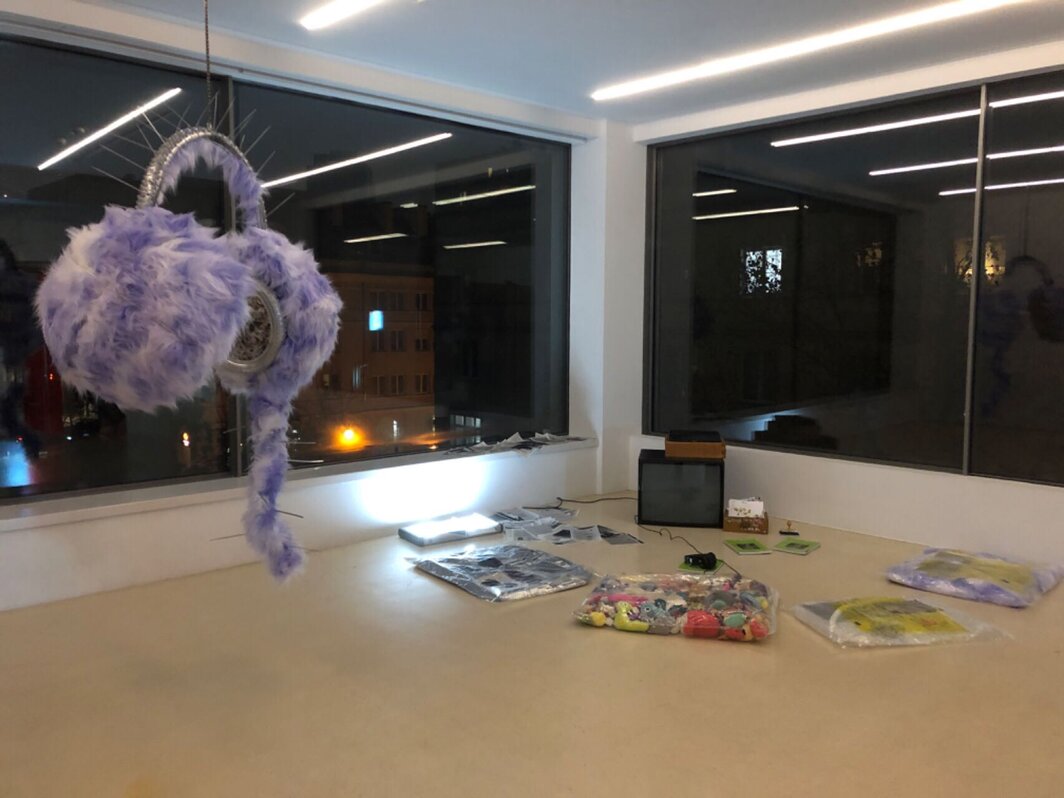 “血肉童话”（Flesh and Blood Fairy Tales）展览现场， Foksal画廊基金会，2023. 摄影：黄文珑. 