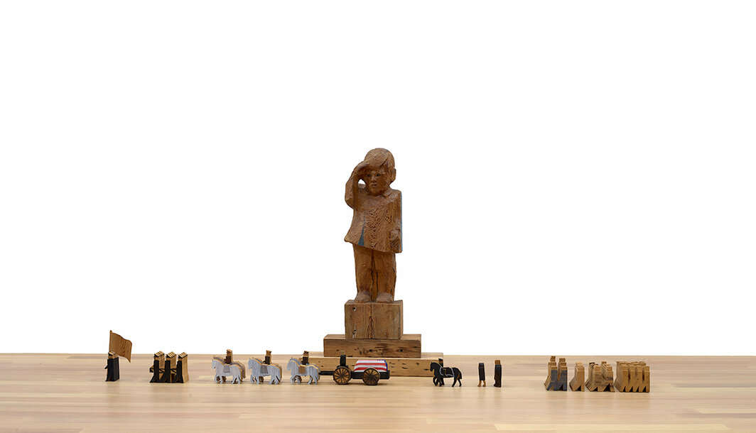 玛丽索，《送葬》（局部），1966，颜料、蜡笔和油彩于木料上，4'81⁄4&#8220; × 10'53⁄4&#8221; × 2'93⁄4".