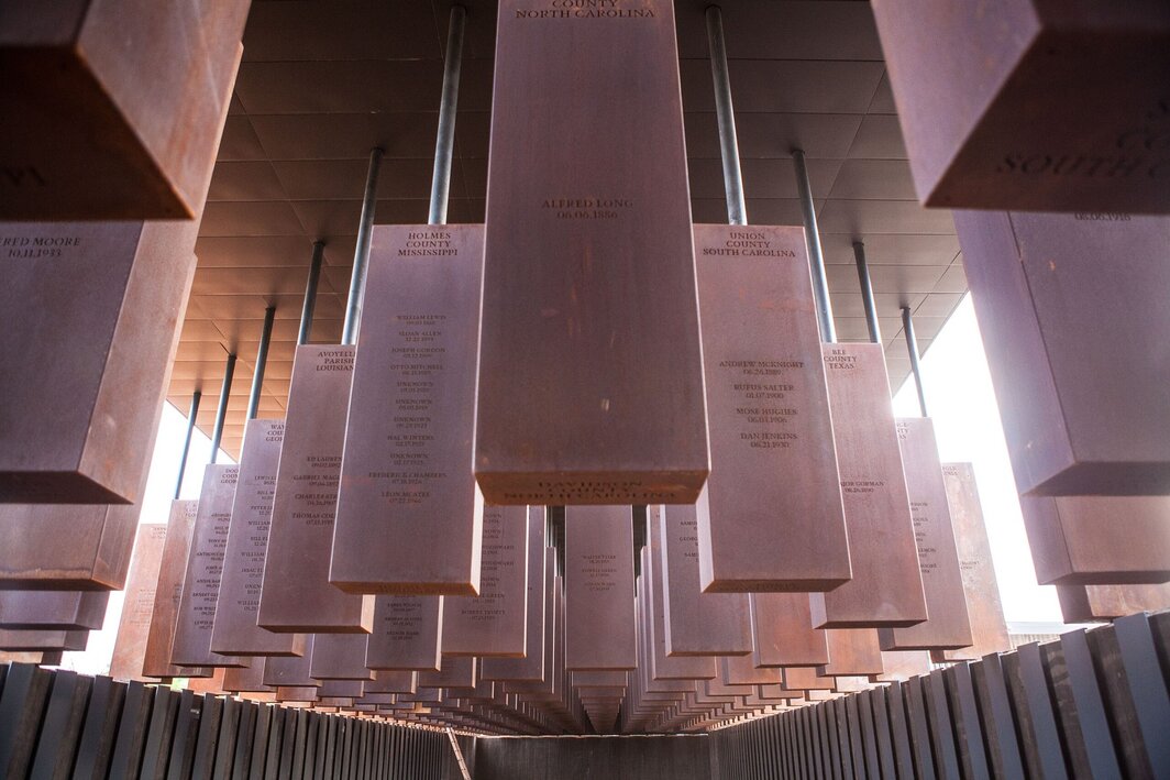 位于阿拉巴马州蒙哥马利的美国国家和平与正义纪念馆. 