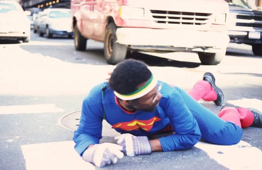 Pope. L，《不夜大道：22英里，9年，1条街》，2001-2009，喷墨打印，10 × 15″. © Pope.L. 