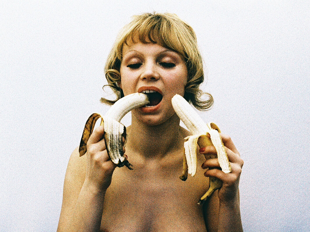 娜塔莉亚·LL，《消费者艺术》（局部），1974，喷墨打印，16 1⁄2 × 12 5⁄8″. 选自“消费者艺术”系列，1972-1975.
