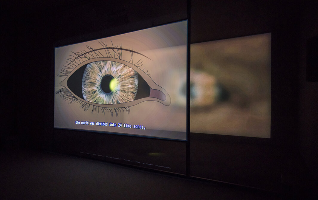 何子彦，《T代表时间》展览现场，2023年至今，薄纱屏幕、纱幕墙、实时算法编辑和合成系统、双通道高清视频投影（彩色有声，时长60分钟）.