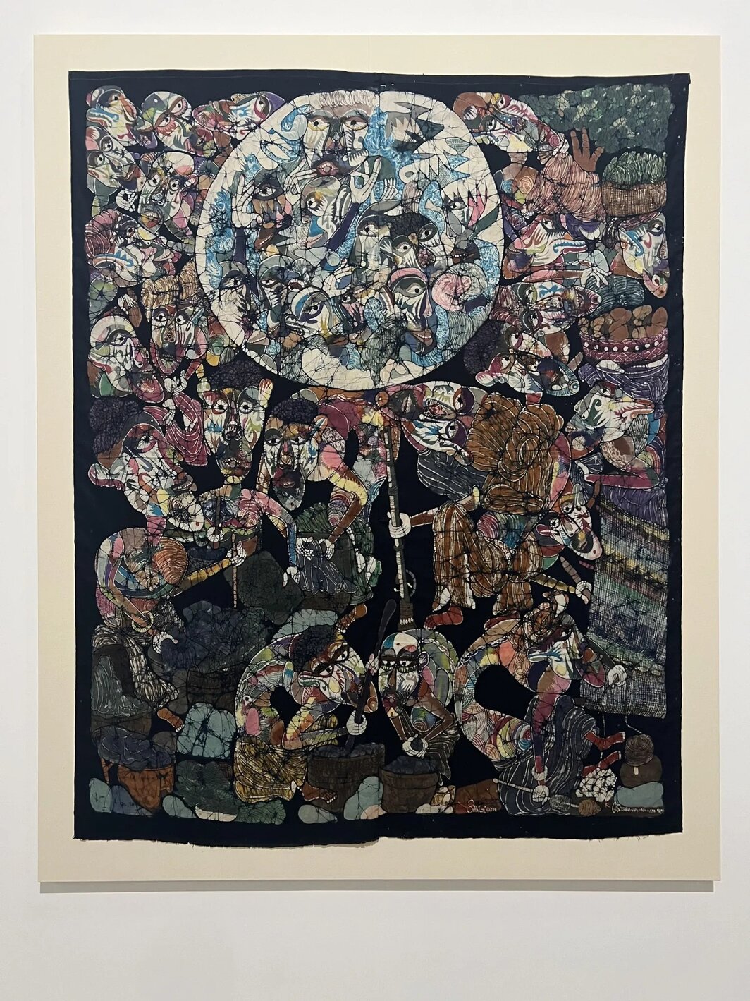 Ṣàngódáre Gbádégeṣin Àjàlá在军械库的蜡染作品.