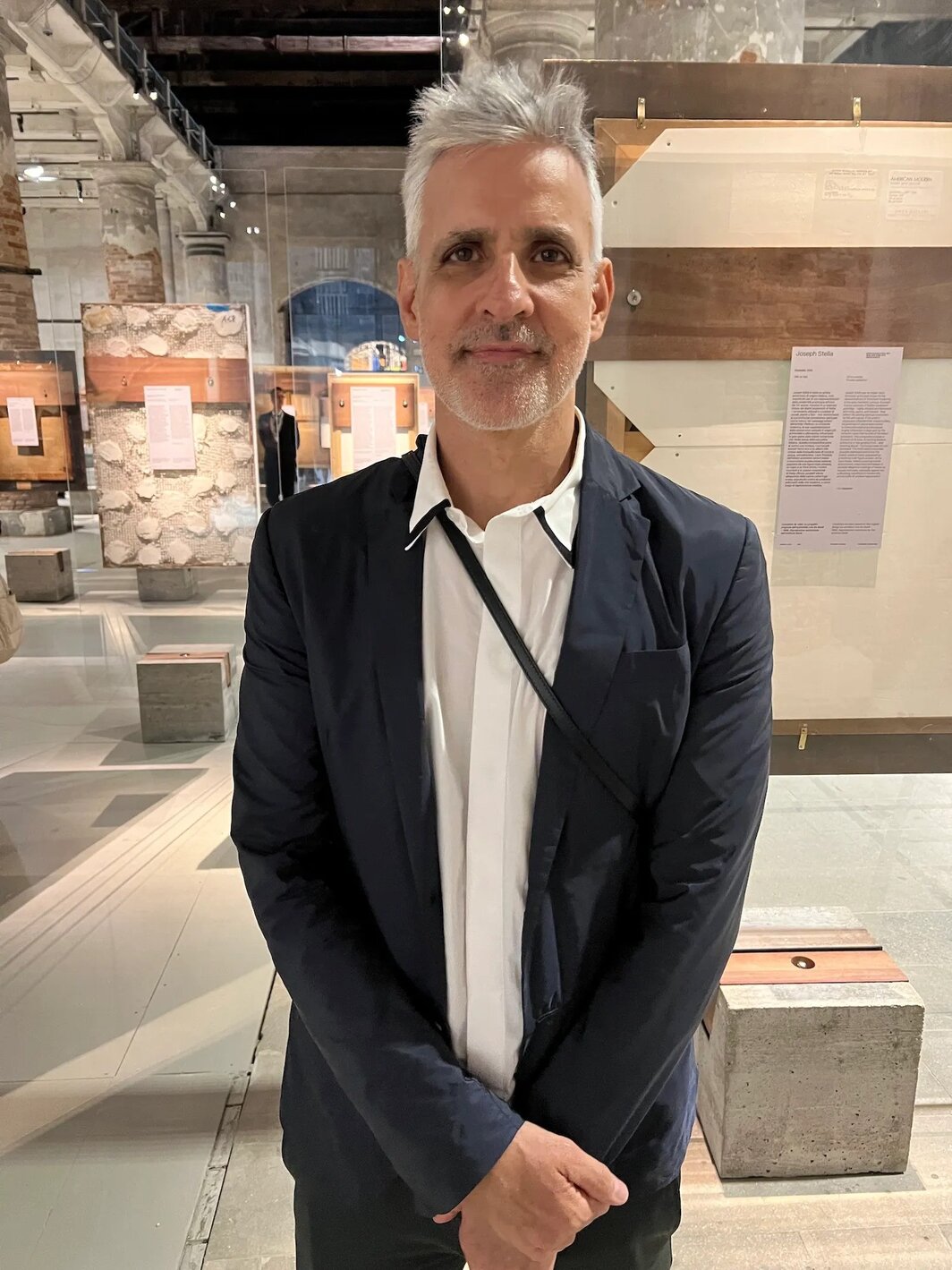 第60届威尼斯双年展策展人阿德里亚诺·佩德罗萨在军械库.