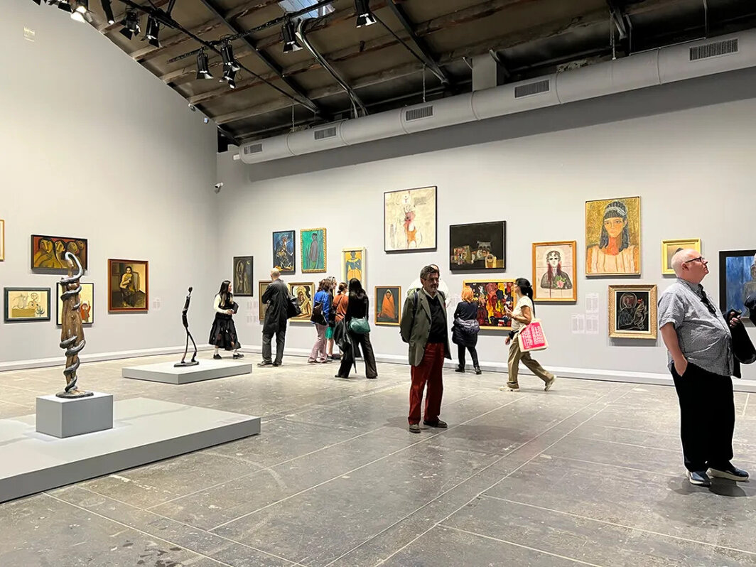 展览“历史核心：肖像“，中央展馆.