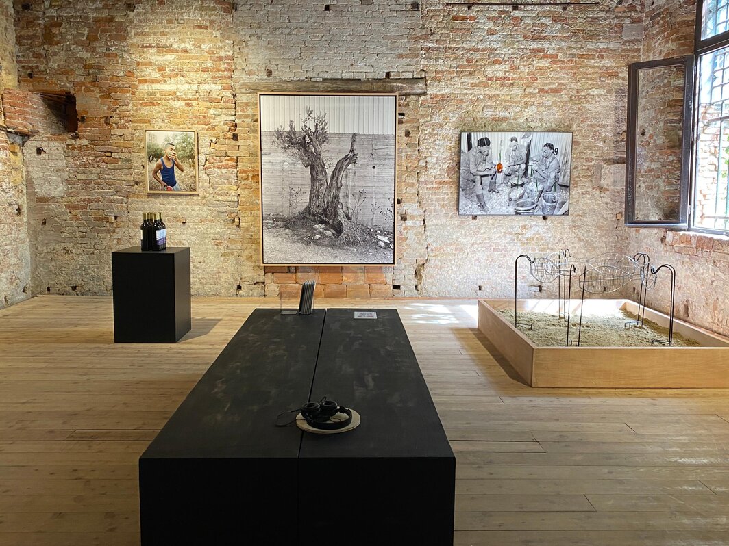 “南西岸：土地作品、集体行动和声音”展览现场.