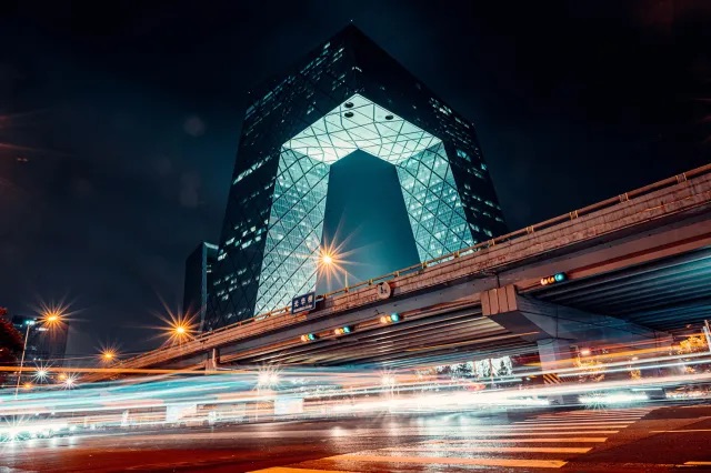  OMA设计的央视总部大楼，北京。图片：VCG/VCG via Getty Images.