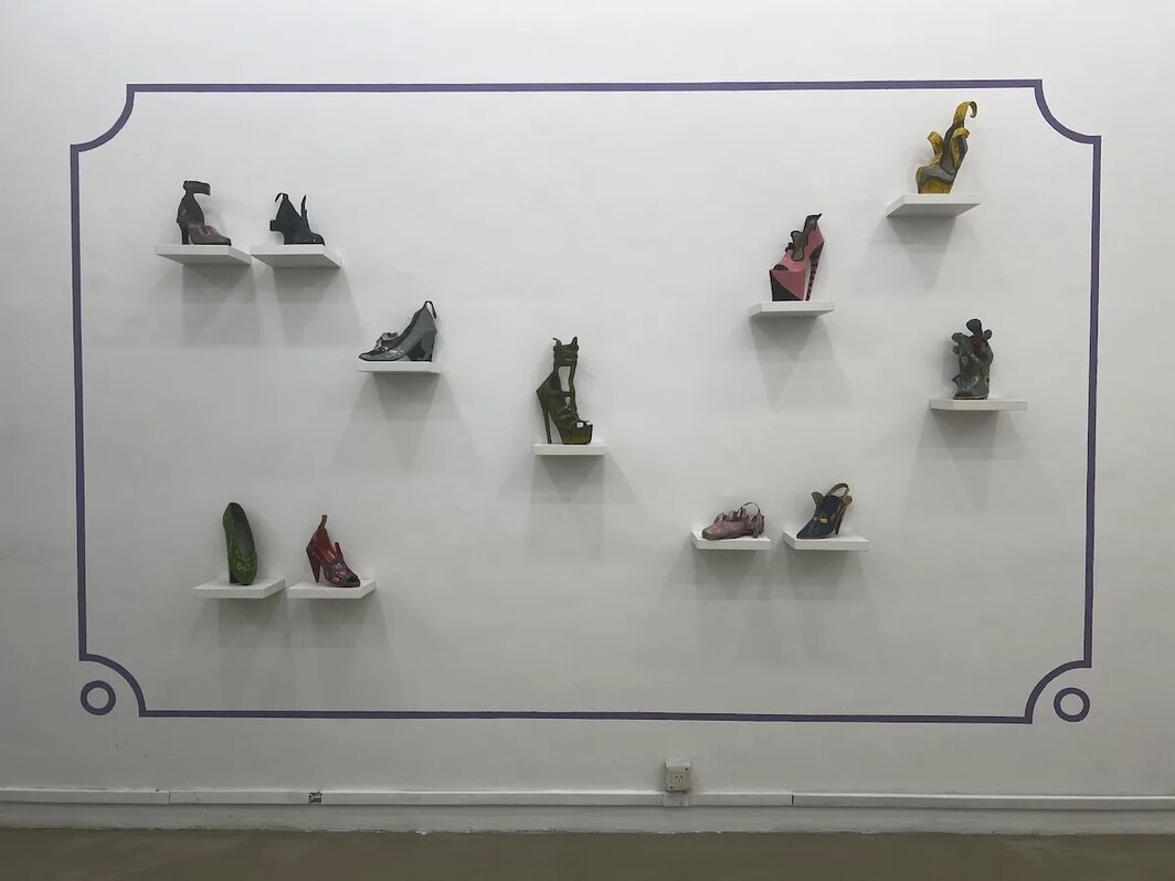 Hipopoety 举办的展览“Ese Chico Otra Vez: Juan Gutiérrez del ’80 al ’00”现场.