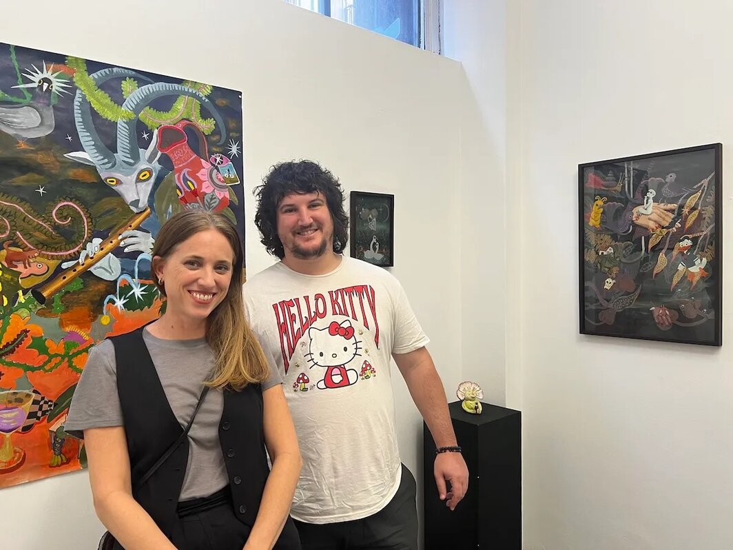 Casa Equis的约瑟芬娜·哈格尔斯特罗姆（Josefina Hagelstrom）与艺术家塞巴斯蒂安·富克斯（Sebastián Fúks）