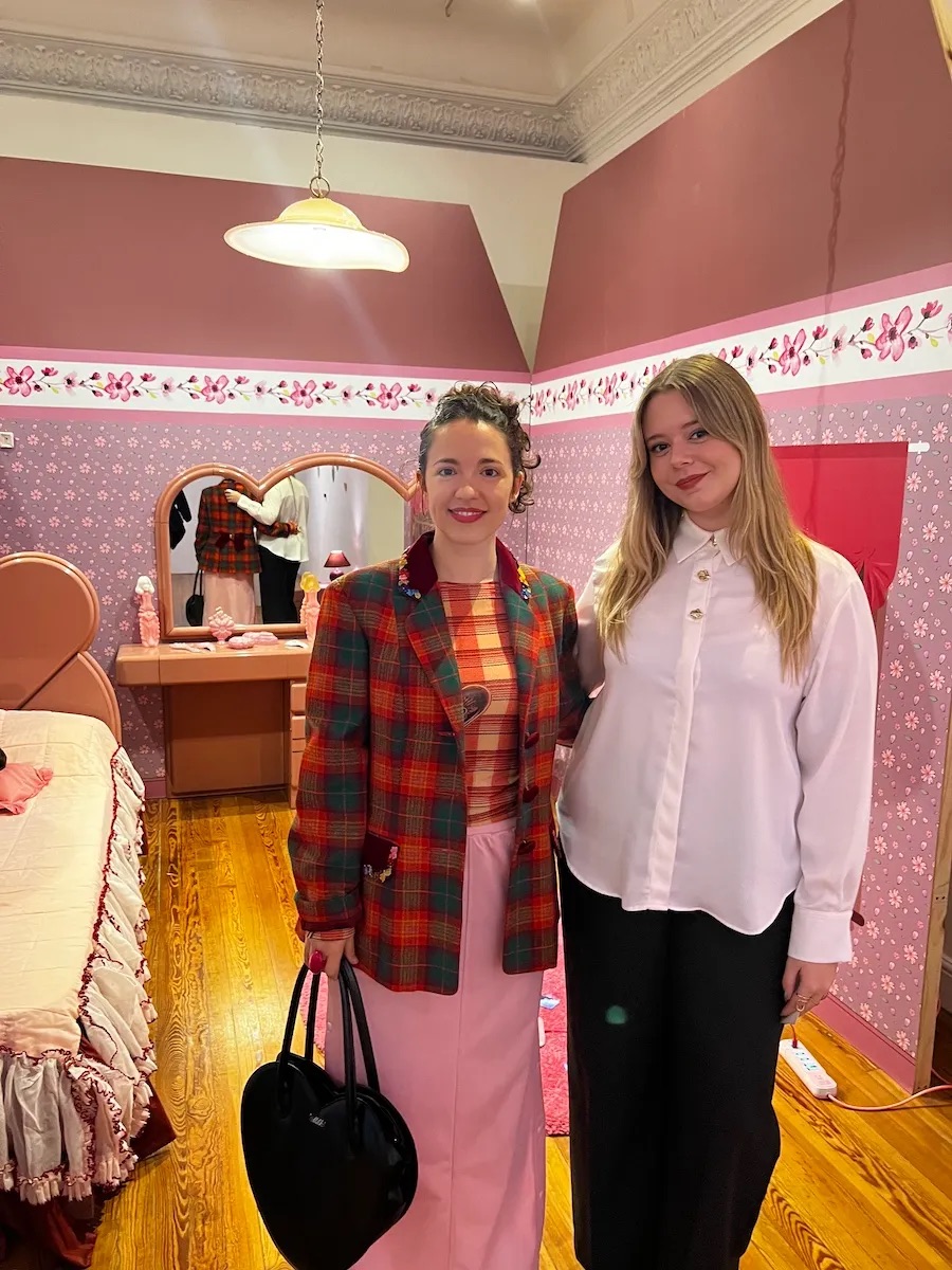 艺术家卡塔琳娜·奥兹在Constitución画廊其个展“回忆录”前. 