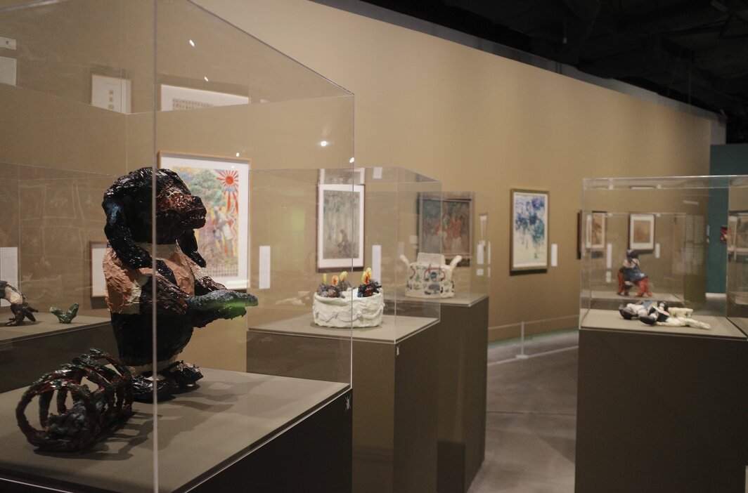 凯利·辛纳帕·玛丽，“第十册笔记，女孩Sanbras的童年”系列，2020-21. “种植园情节”展览现场，吉隆坡伊尔罕艺术中心，2025. 