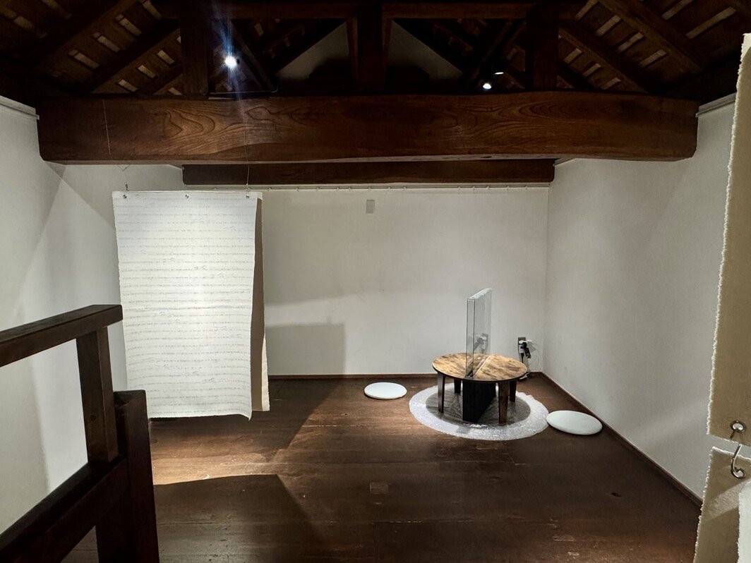 何颖雅&amp;张小船，《Vers》，2025，双声道音频混合媒介装置.