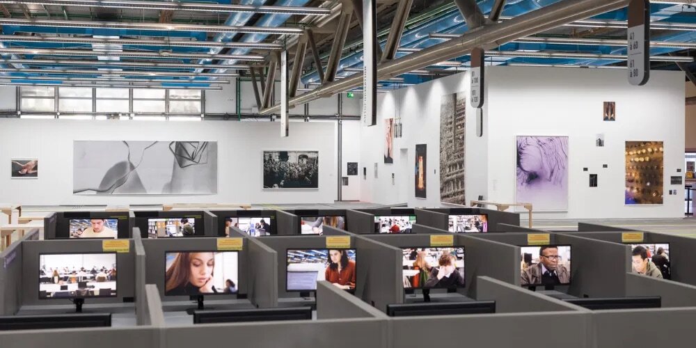 “沃尔夫冈·提尔曼斯：我们毫无准备——我们无所不备”展览现场，2025，巴黎蓬皮杜艺术中心. 摄影：Wolfgang Tillmans.