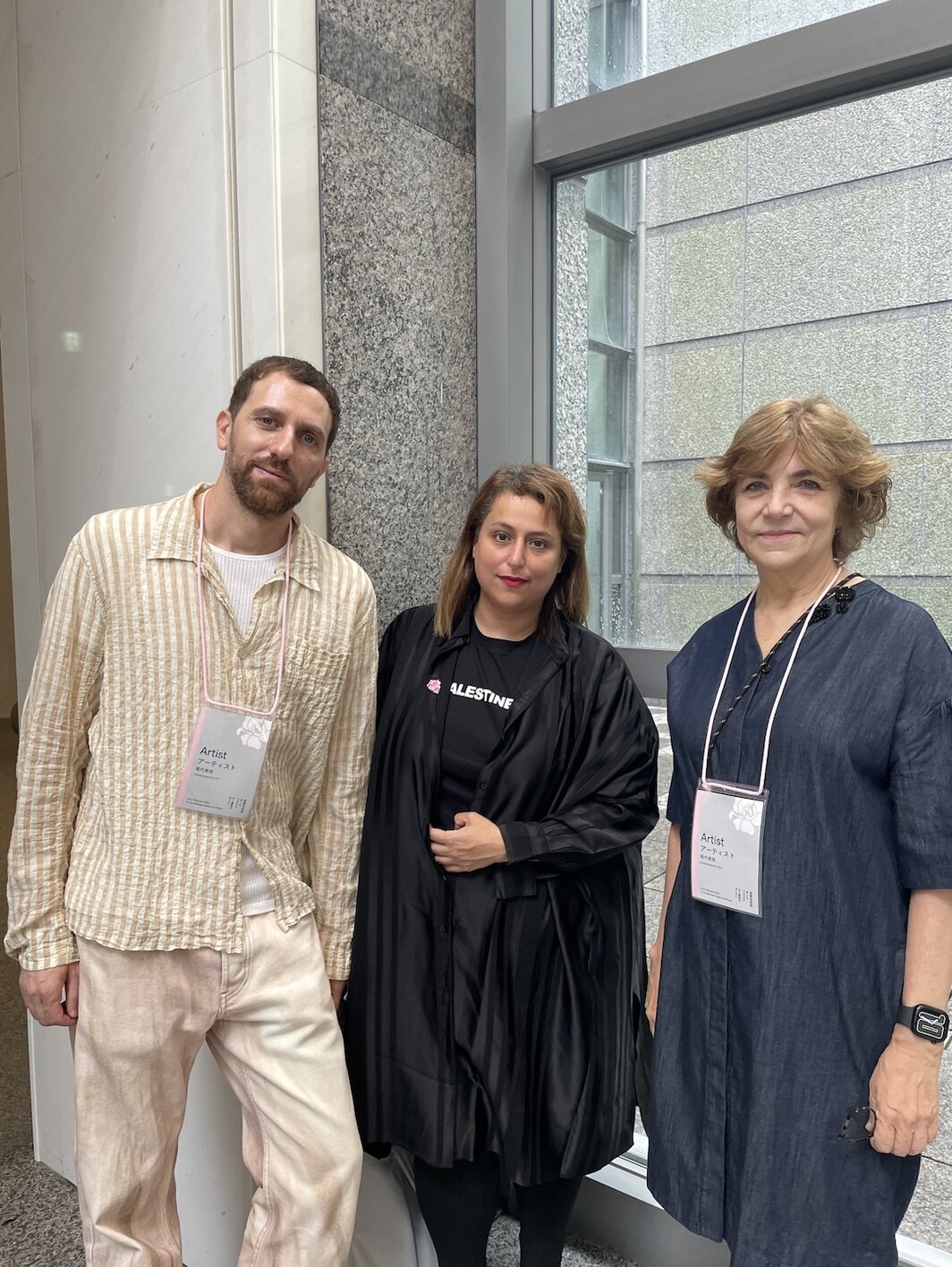 艺术家Christodoulos Panayiotou，2025年爱知三年展艺术总监Hoor Al Qasimi和艺术家Silvia Rivas.